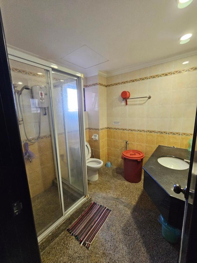 Marina-A38 Kk Centre Homestay Кота-Кінабалу Екстер'єр фото